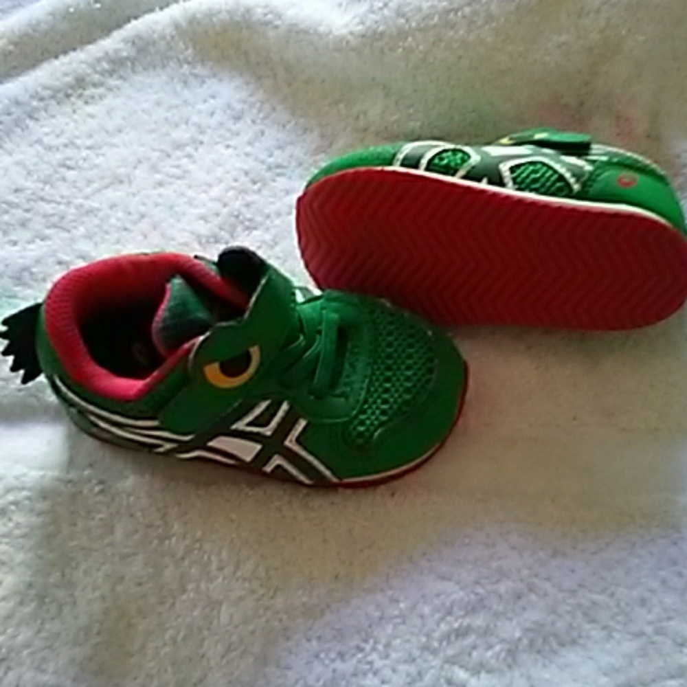 Shoes - Picture 2 of 4